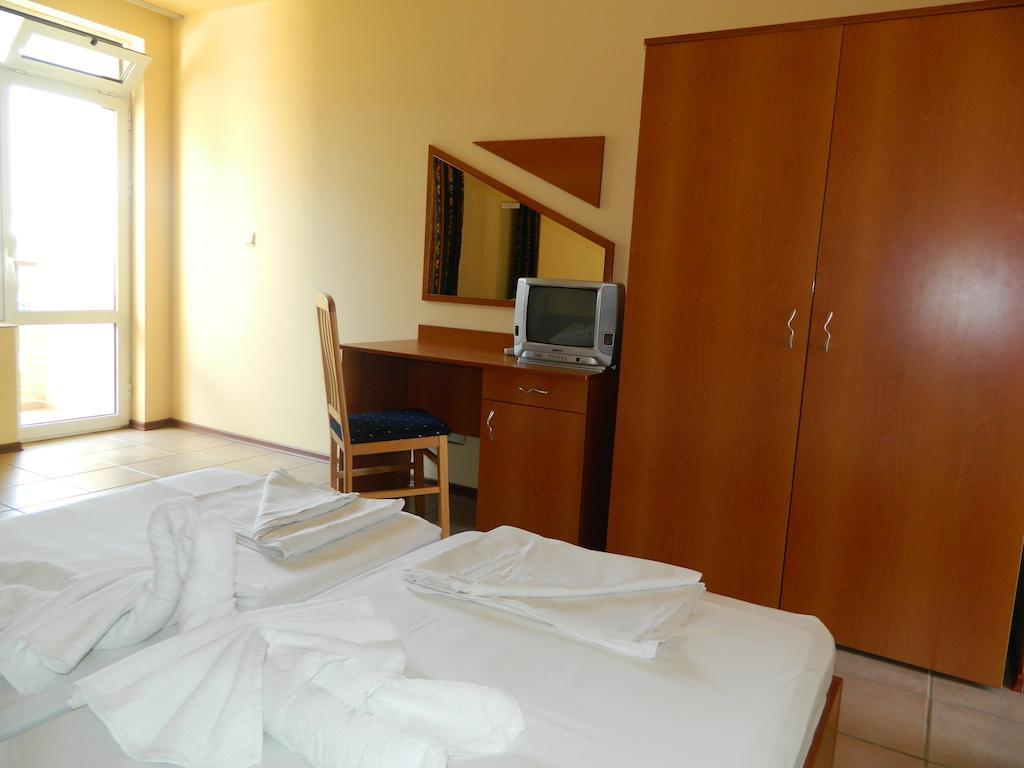 Family Hotel Privileg ساني بيتش الغرفة الصورة